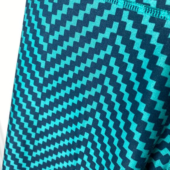 Nike Chevron Capri Leggings Size XS Legend 2.0 Training Dri-Fit Athletic Zig Zag - Picture 9 of 11